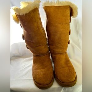UGG Bailey Button Boots Chestnut Size 7